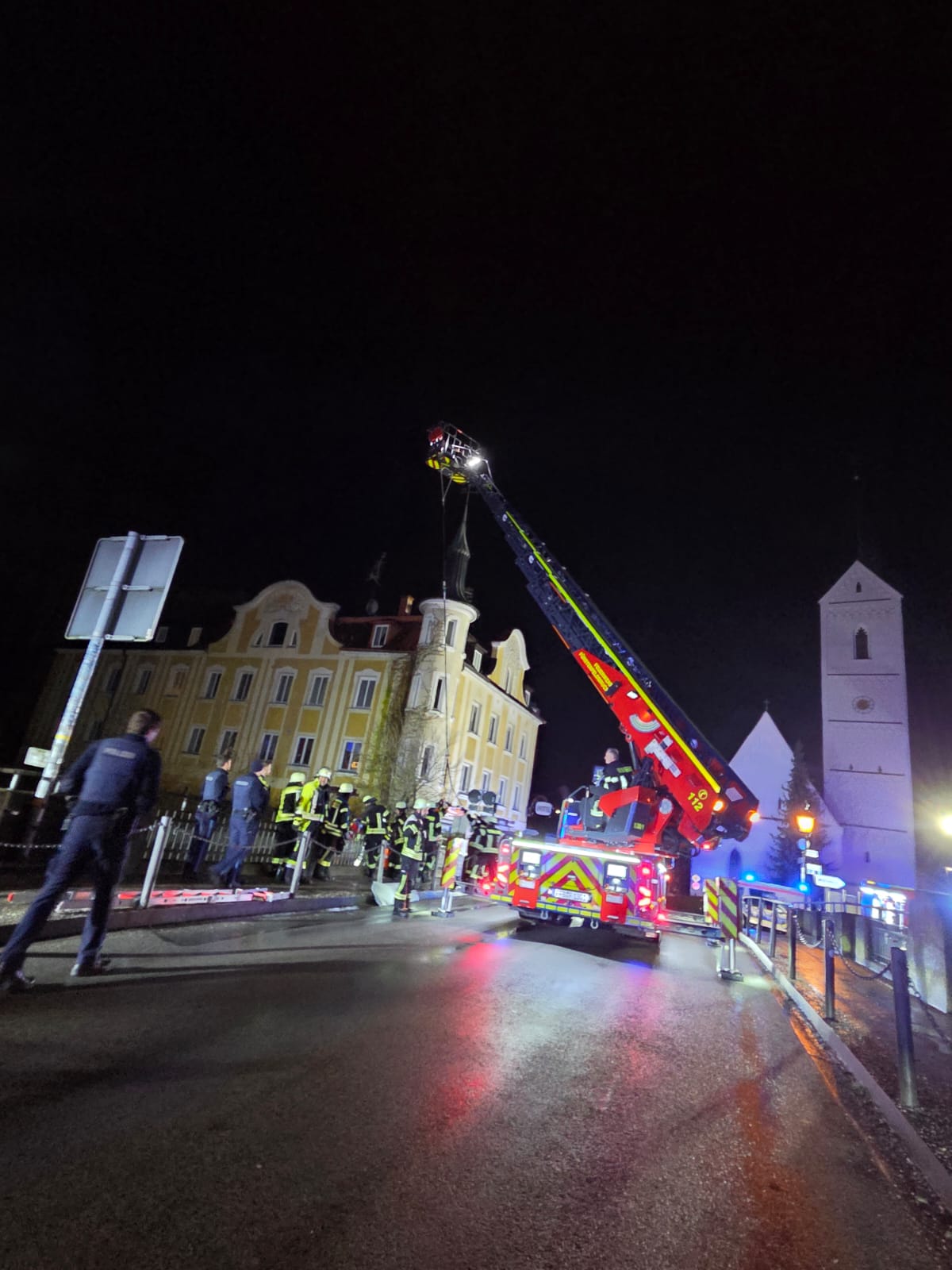 Wasserrettung in der Nacht