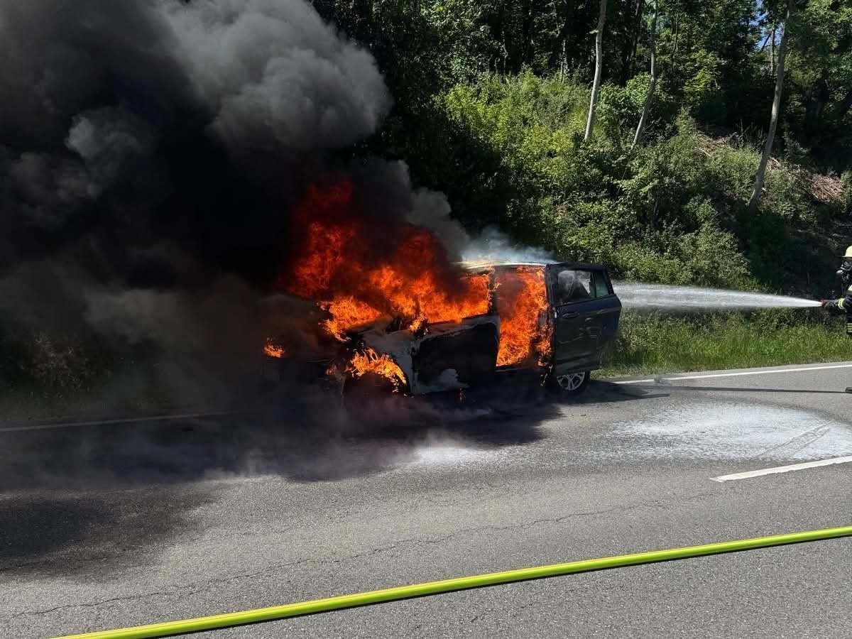 PKW im Vollbrand