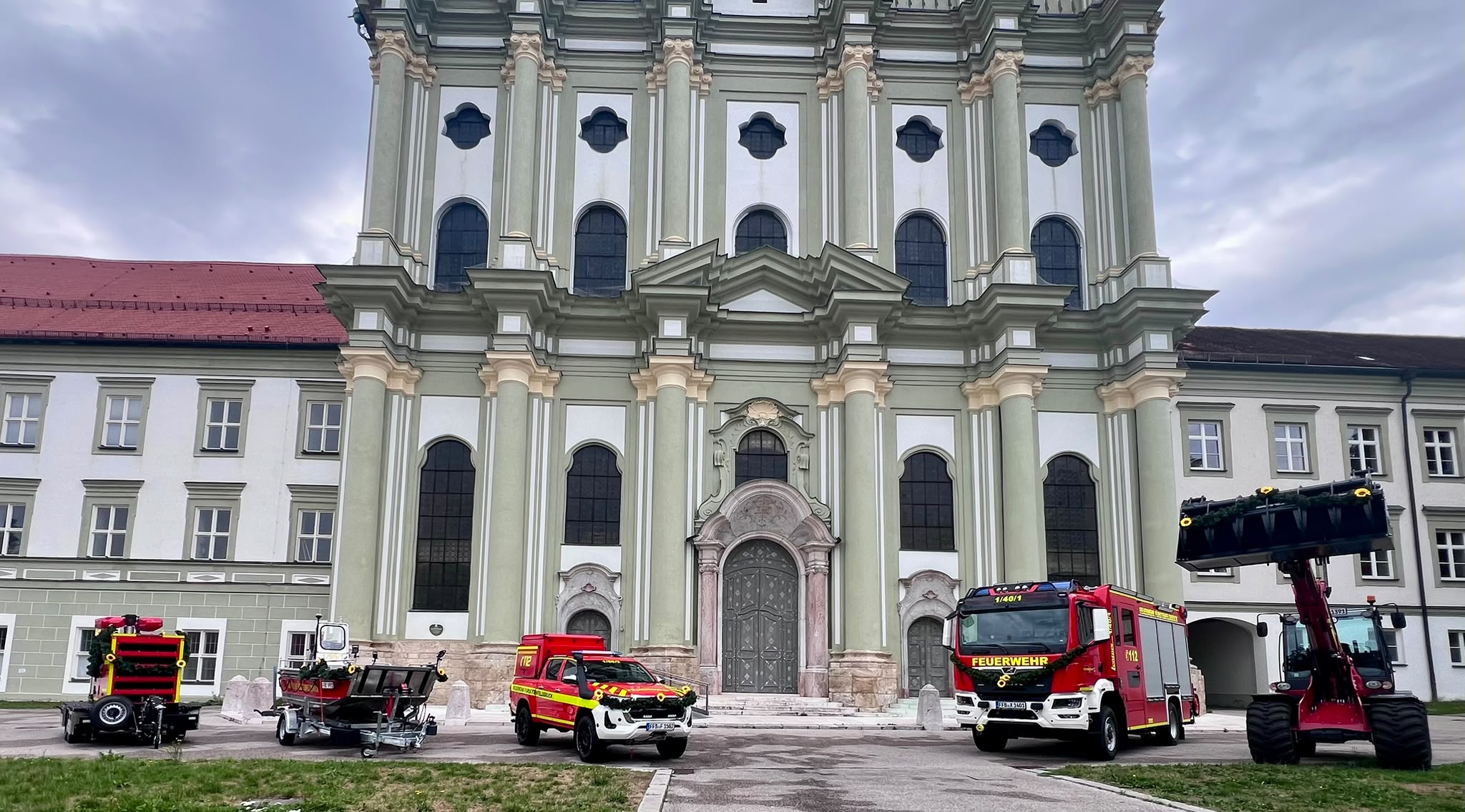 Segnung neuer Feuerwehrfahrzeuge